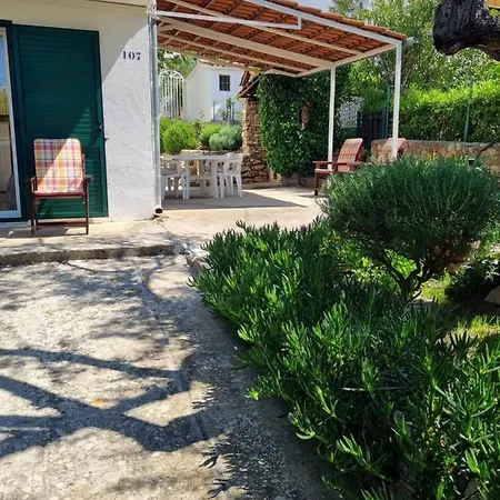 Apartment Bepo Seget Vranjica